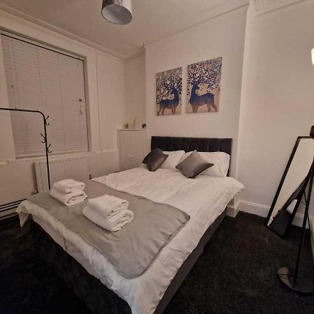 Cyfarthfa House Hotel คาร์ดิฟฟ์ ภายนอก รูปภาพ